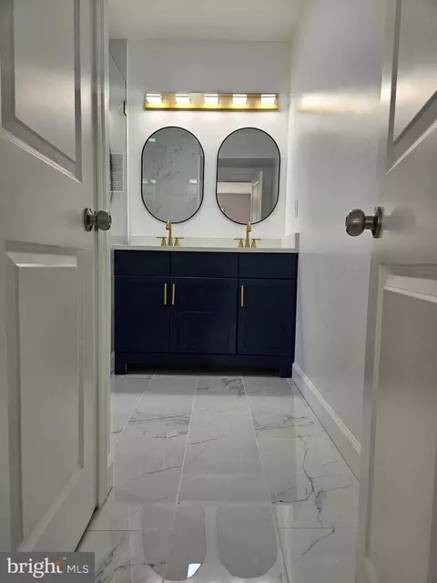 Entry Way - 7618 Paradise Beach Rd, Pasadena, MD 21122 photo 5 of 7