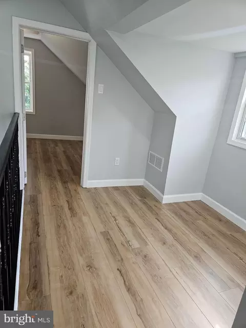 Entry Way - 7618 Paradise Beach Rd, Pasadena, MD 21122 photo 7 of 7