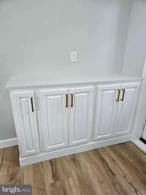 Entry Way - 7618 Paradise Beach Rd, Pasadena, MD 21122 photo 4 of 7