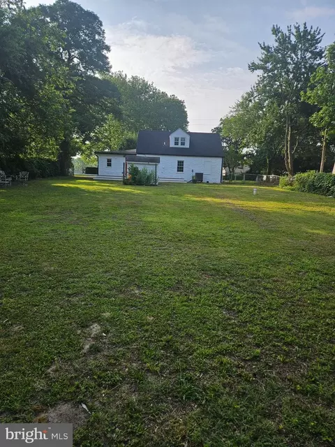 Exterior - 7618 Paradise Beach Rd, Pasadena, MD 21122 photo 5 of 6