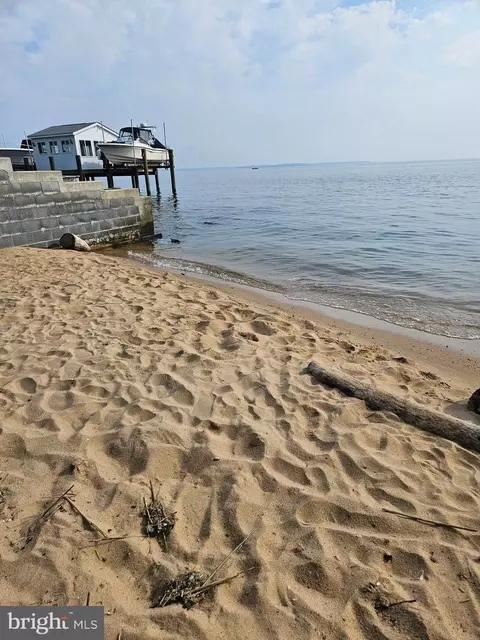 View/Area - 7618 Paradise Beach Rd, Pasadena, MD 21122 photo 2 of 3