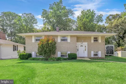 7958 Castle Hedge Dell Dell, Glen Burnie, MD 21061