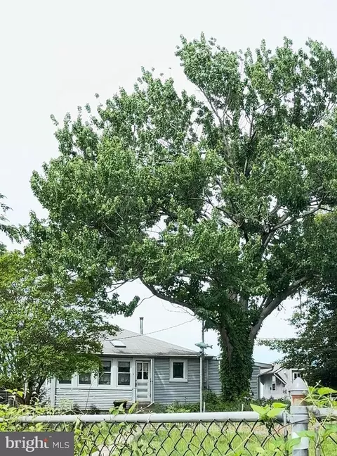 2150 12 Lake Dr, Pasadena, MD 21122