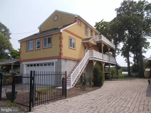 2115 Lake Dr, Pasadena, MD 21122 photo 1