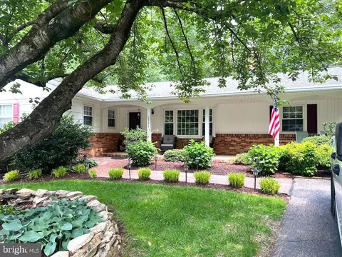 6221 Woodland Rd, Linthicum Heights, MD 21090