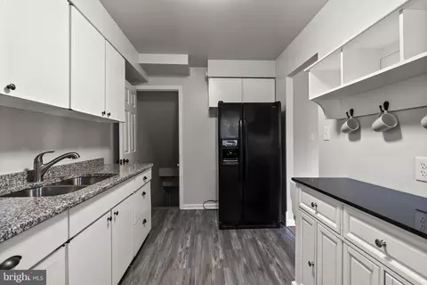 Entry Way - 5101 4th St, Baltimore, MD 21225 photo 4 of 5