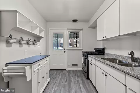 Entry Way - 5101 4th St, Baltimore, MD 21225 photo 2 of 5