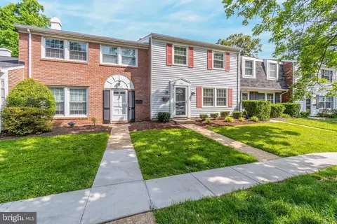 1750 Woodridge Ct, Crofton, MD 21114