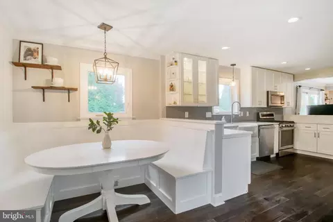 Kitchen - 7940 Royal Mint Pl, Pasadena, MD 21122 photo 4 of 4
