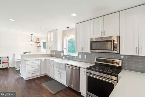 Kitchen - 7940 Royal Mint Pl, Pasadena, MD 21122 photo 3 of 4