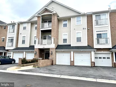 431 Hamlet Club Dr #202, Edgewater, MD 21037