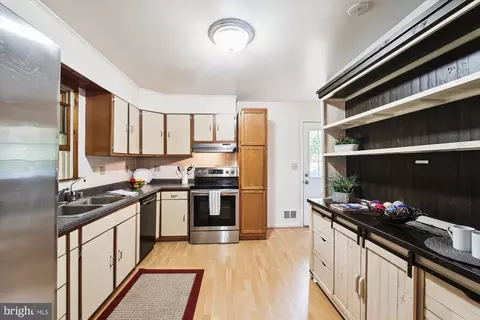 Kitchen - 1590 Long Point Rd, Pasadena, MD 21122 photo 2 of 2