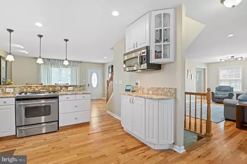 Kitchen - 3664 5th Ave, Edgewater, MD 21037 photo 5 of 6