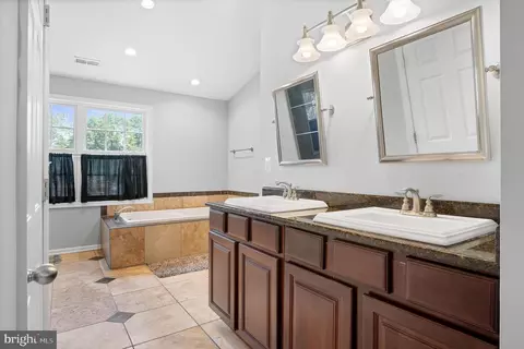 Entry Way - 3664 5th Ave, Edgewater, MD 21037 photo 6 of 13