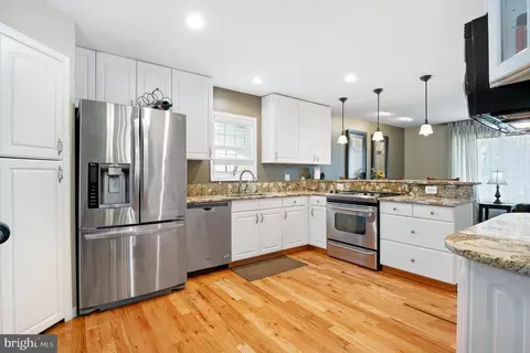 Kitchen - 3664 5th Ave, Edgewater, MD 21037 photo 6 of 6