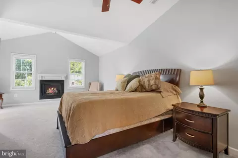 Bedroom - 3664 5th Ave, Edgewater, MD 21037 photo 4 of 7