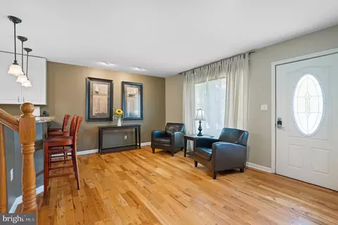 Entry Way - 3664 5th Ave, Edgewater, MD 21037 photo 2 of 13