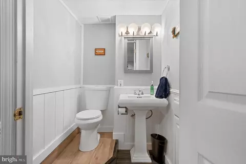 Bath - 3664 5th Ave, Edgewater, MD 21037 photo 3 of 3
