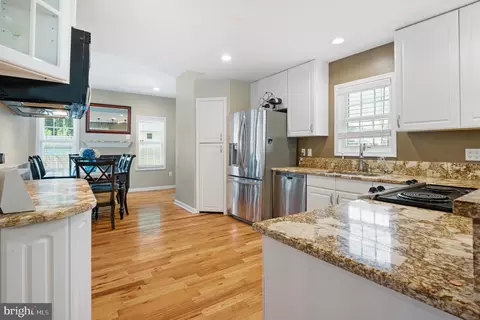 Kitchen - 3664 5th Ave, Edgewater, MD 21037 photo 3 of 6
