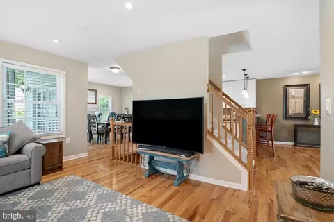 Entry Way - 3664 5th Ave, Edgewater, MD 21037 photo 4 of 13