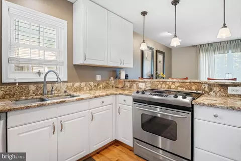Kitchen - 3664 5th Ave, Edgewater, MD 21037 photo 4 of 6