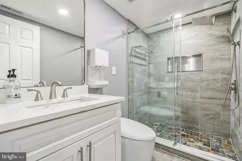 Bath - 114 Calhoun St, Edgewater, MD 21037 photo 2 of 4
