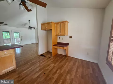 1139 Bradley Rd, Pasadena, MD 21122 photo 8