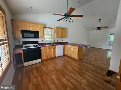 1139 Bradley Rd, Pasadena, MD 21122 photo 7