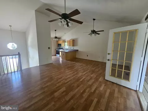 1139 Bradley Rd, Pasadena, MD 21122 photo 3