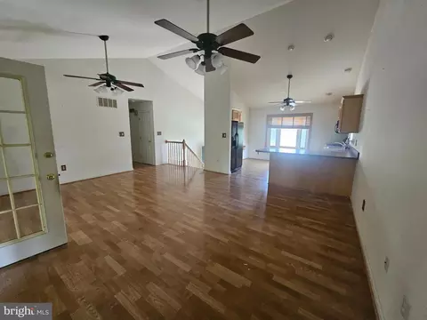 1139 Bradley Rd, Pasadena, MD 21122 photo 5