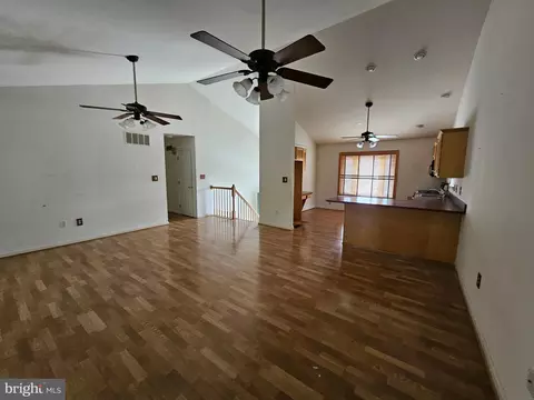 1139 Bradley Rd, Pasadena, MD 21122 photo 4