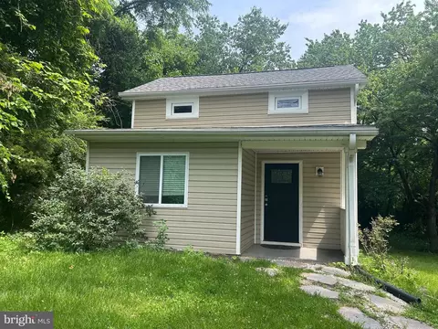 160 Mountain Rd, Pasadena, MD 21122 photo 2