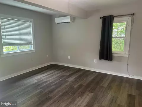 160 Mountain Rd, Pasadena, MD 21122 photo 4