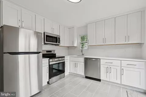 200 Oak Dr, Pasadena, MD 21122 photo 10