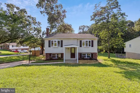 200 Oak Dr, Pasadena, MD 21122 photo 2