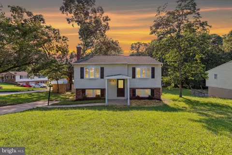 200 Oak Dr, Pasadena, MD 21122