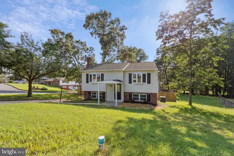 200 Oak Dr, Pasadena, MD 21122 photo 4