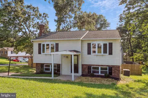 200 Oak Dr, Pasadena, MD 21122 photo 3