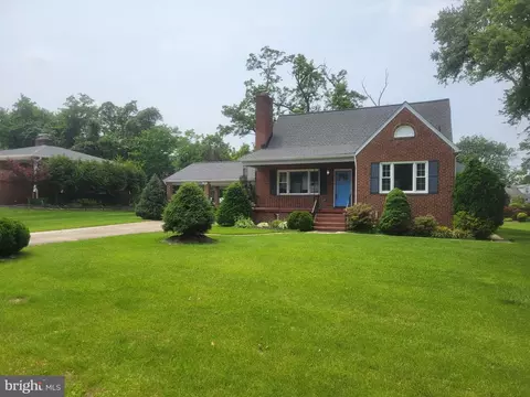 2 Saint Charles Rd, Brooklyn Park, MD 21225