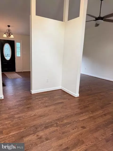 Entry Way - 1247 Silver Run Dr, Pasadena, MD 21122 photo 4 of 7