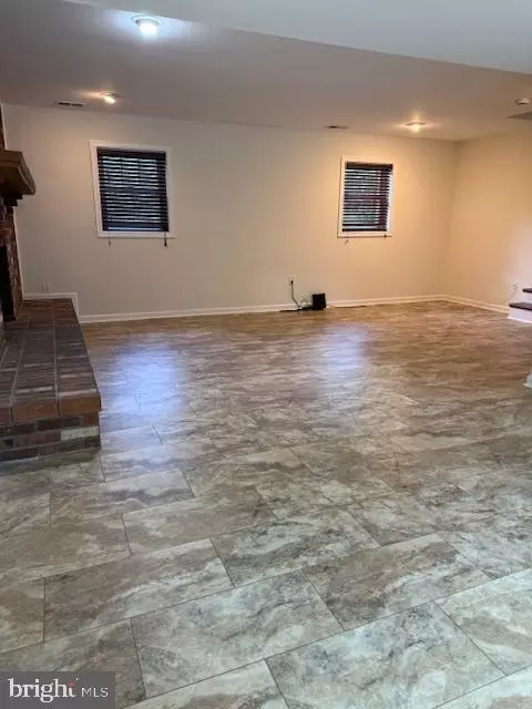 Living - 1247 Silver Run Dr, Pasadena, MD 21122 photo 6 of 8