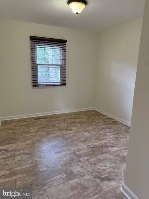 Entry Way - 1247 Silver Run Dr, Pasadena, MD 21122 photo 6 of 7