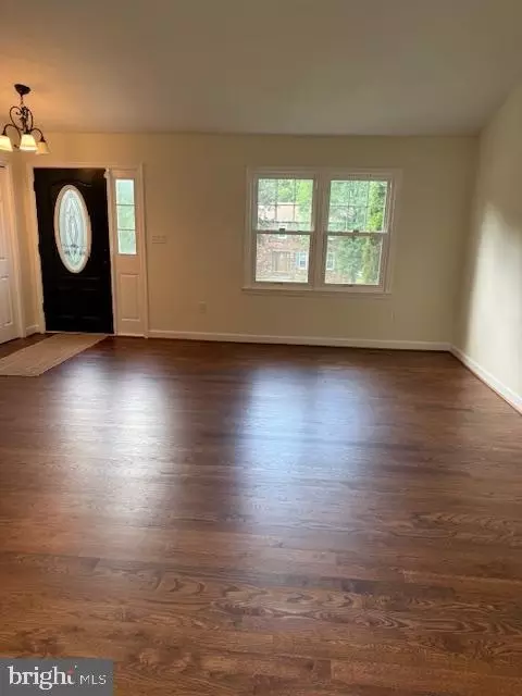 Living - 1247 Silver Run Dr, Pasadena, MD 21122 photo 2 of 8
