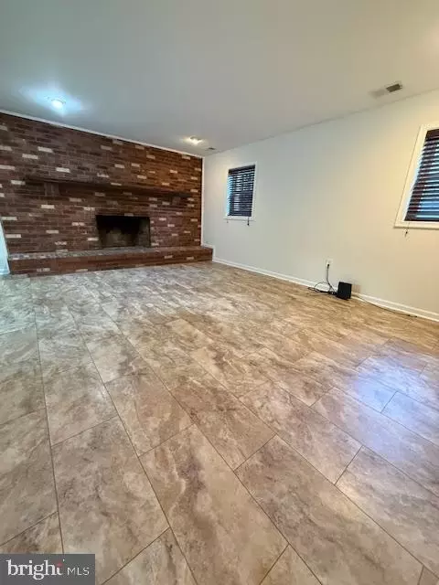 Living - 1247 Silver Run Dr, Pasadena, MD 21122 photo 5 of 8
