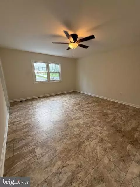 Living - 1247 Silver Run Dr, Pasadena, MD 21122 photo 4 of 8