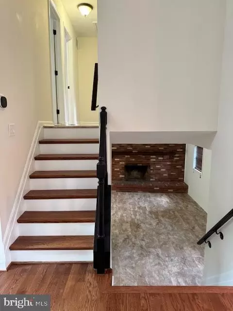 Entry Way - 1247 Silver Run Dr, Pasadena, MD 21122 photo 5 of 7