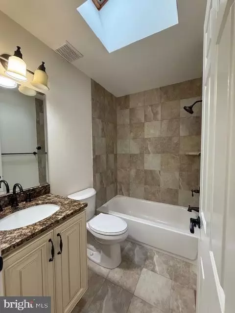 Bath - 1247 Silver Run Dr, Pasadena, MD 21122 photo 1 of 4