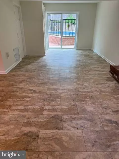 Living - 1247 Silver Run Dr, Pasadena, MD 21122 photo 7 of 8