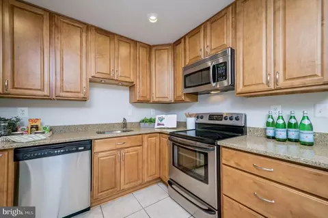 Kitchen - 1672 Ridgely Ct, Crofton, MD 21114 photo 2 of 4