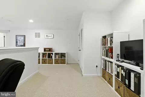 Entry Way - 135 Jacobia Dr #H-3, Pasadena, MD 21122 photo 6 of 8